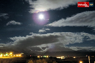 22:11 hs. Penumbra bajo la luna llena