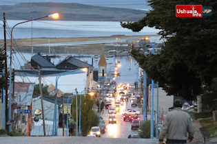 18:31 hs. Las luces se encienden en calle Don Bosco