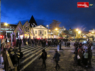 18:32 hs. Plaza Cívica de Ushuaia