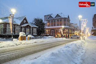 17:15 hs. La copiosa nevada sobre el centro comercial