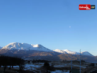 16:01 hs. Cimas soleadas y Luna