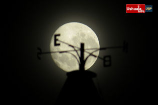 08:52 hs. Luna de la mañana