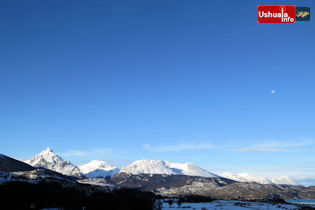 17:15 hs. La luna es un punto blanco en el manto celeste