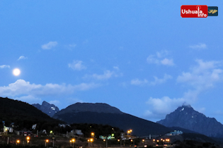 22:22 hs. Noche de luna