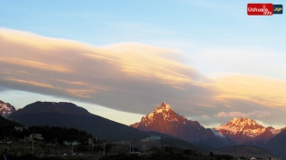 19:53 hs. Un trazo en el cielo