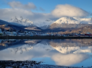 17:09 hs. La ciudad reflejada