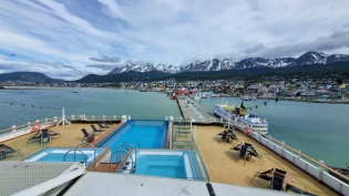 10:55 hs. Ushuaia desde la cubierta de un crucero