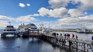 10:26 hs. Embarcando en el catamarán