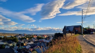 20:29 hs.Vista hacia el suroeste desde la avenida Alem