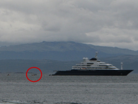  Un helicóptero del yate Octopus cayó al Canal Beagle